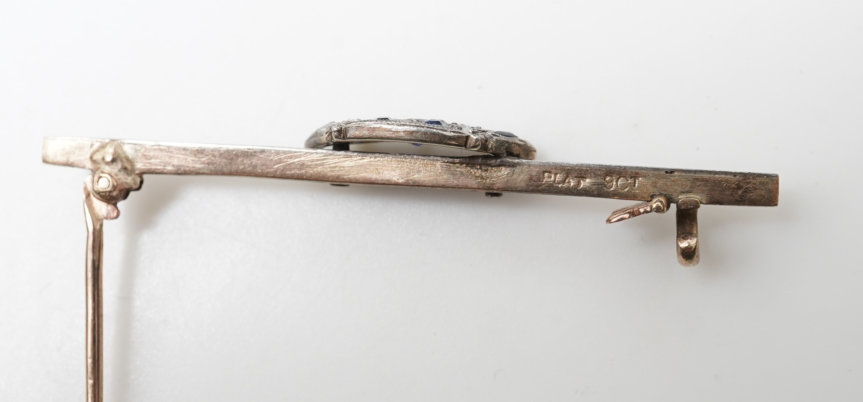 A bar brooch and a stick pin, late 19th/early 20th century
